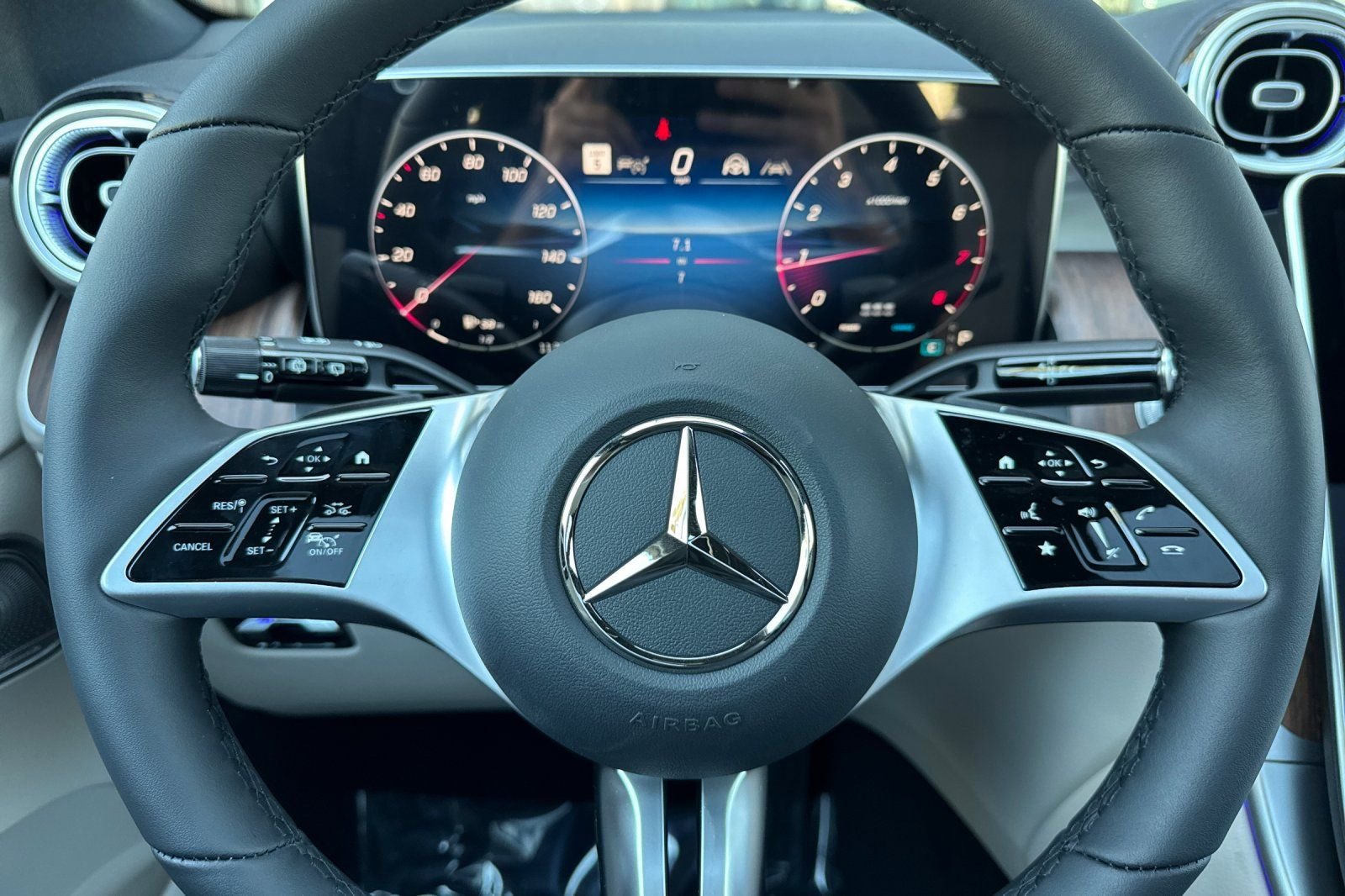 New 2027 Polar White Mercedes-Benz GLC 300 image 25