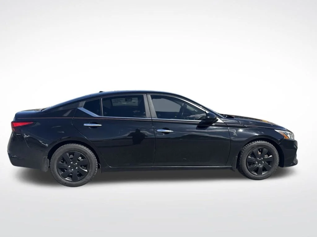 Used 2019 Black Nissan 2.5 S image 7