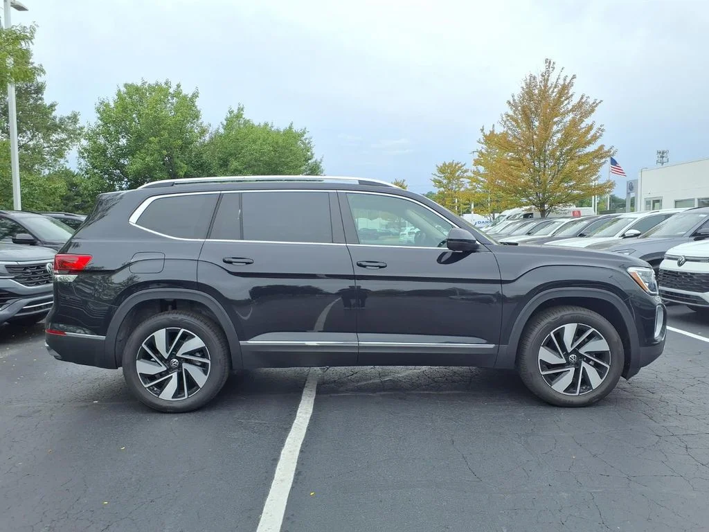 New 2026 Deep Black Pearl Volkswagen SEL image 3