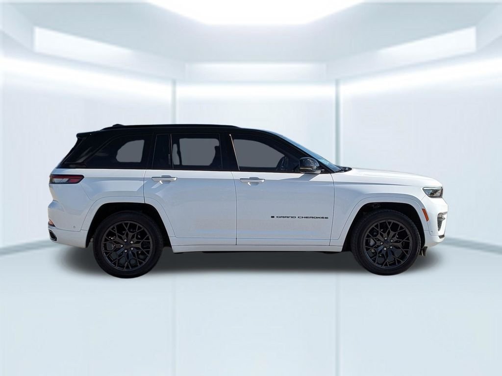 Used 2024 Bright White Clearcoat Jeep Summit image 8