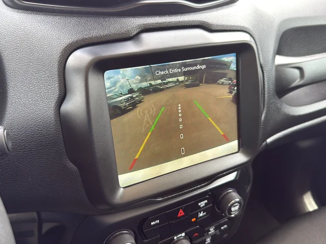 Used 2023 White Jeep Latitude image 21