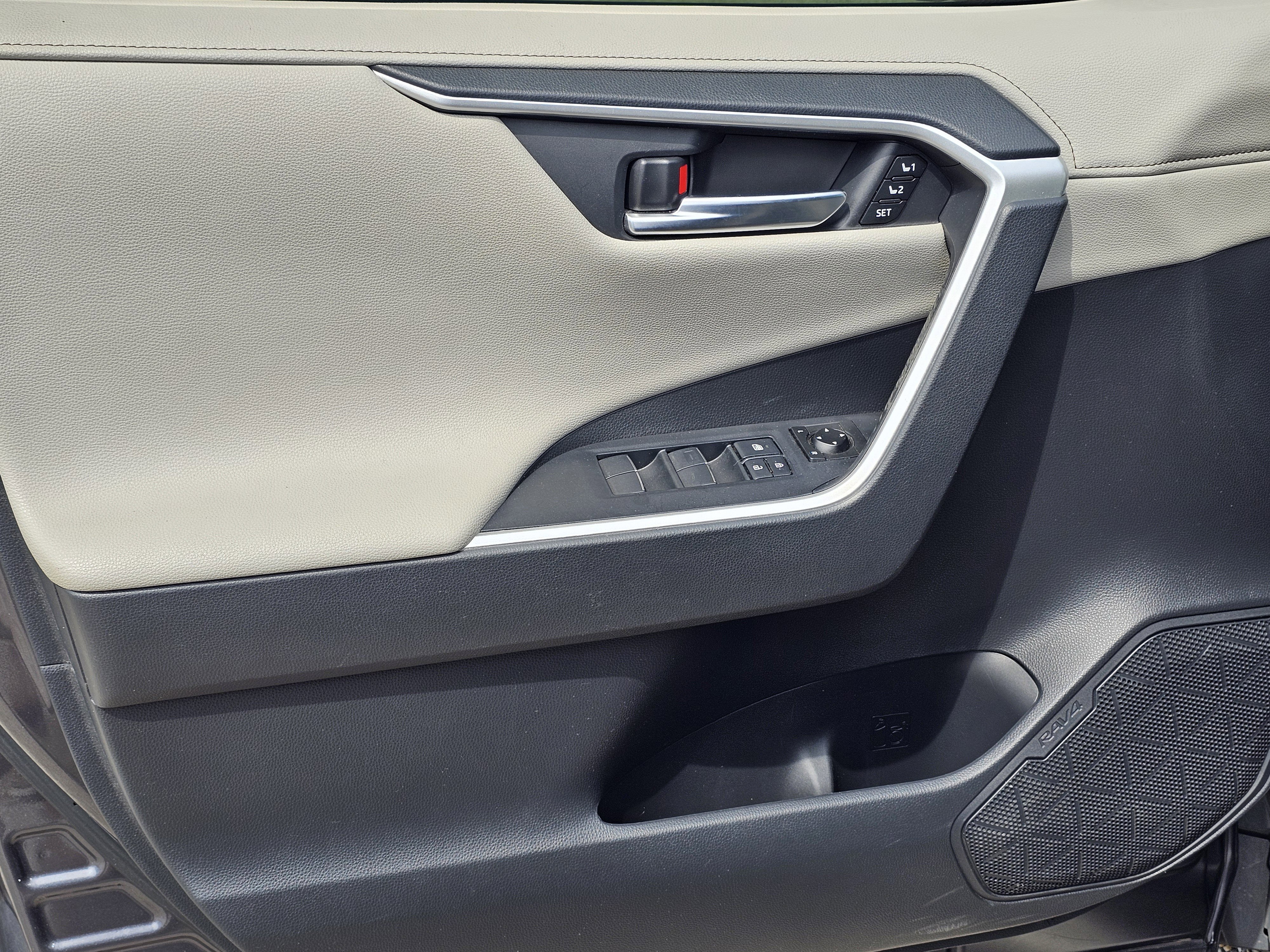 2019 Toyota RAV4 Limited - Photo 15