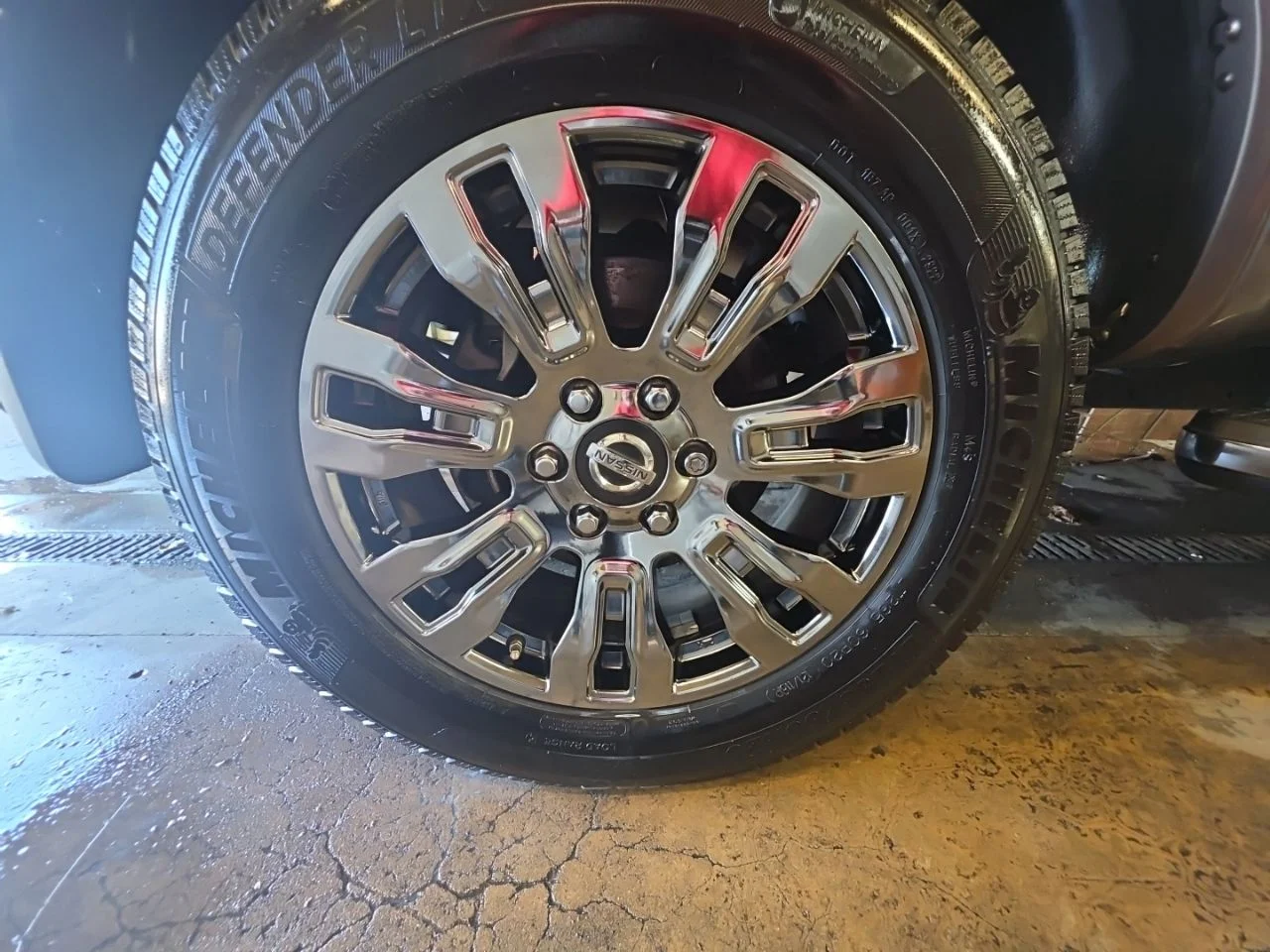 Used 2019 White Nissan Platinum Reserve image 9