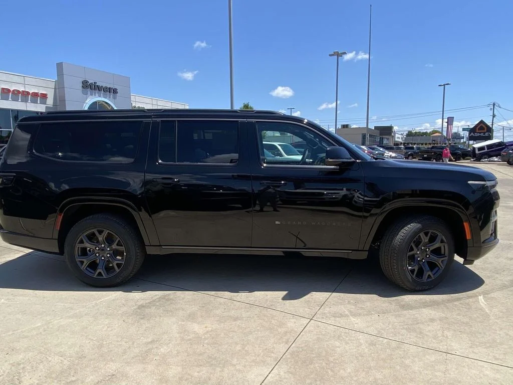 New 2026 High Gloss Black Exterior Paint Jeep Limited Altitude image 7
