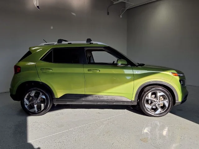 Used 2023 Green Hyundai SEL image 11