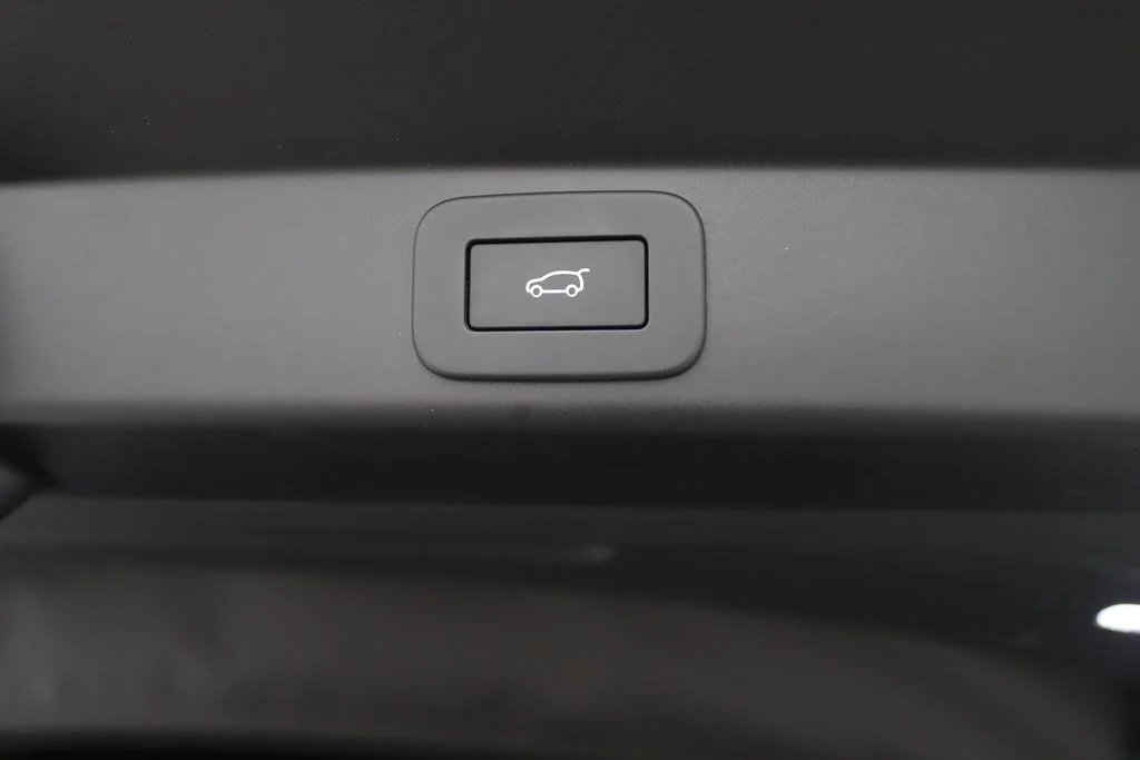 Used 2024 Blue Land Rover Dynamic SE image 42