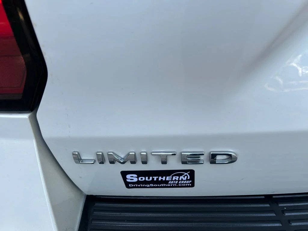 Used 2019  Ford Limited image 10