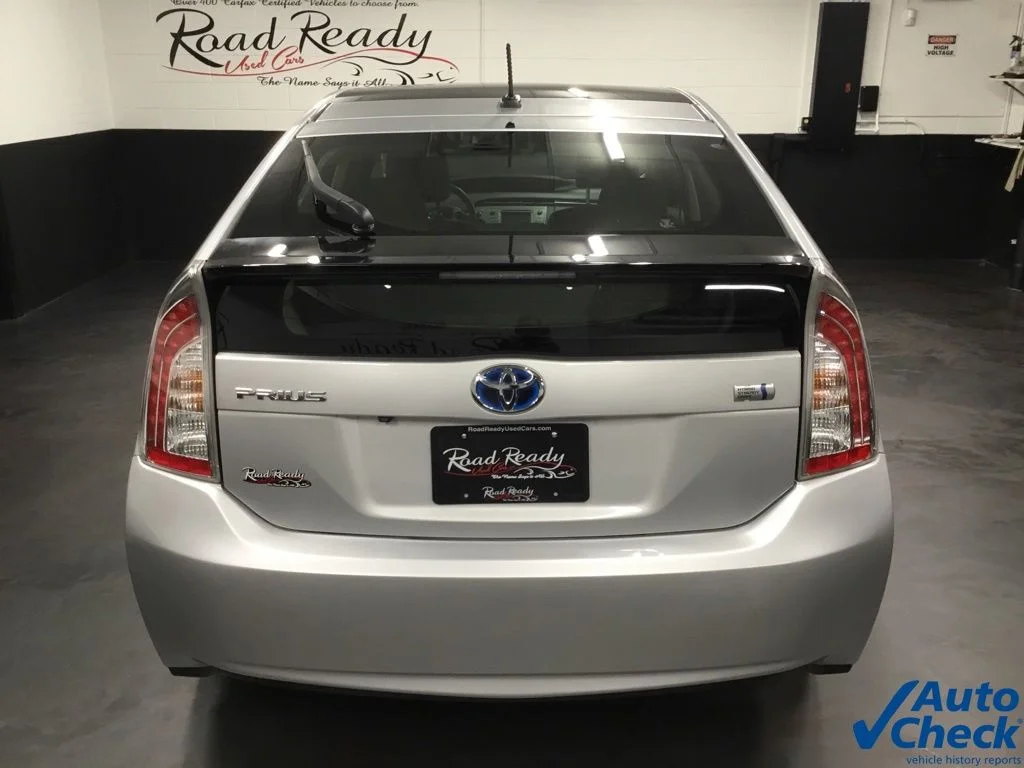 Used 2015 Silver Toyota Three image 9