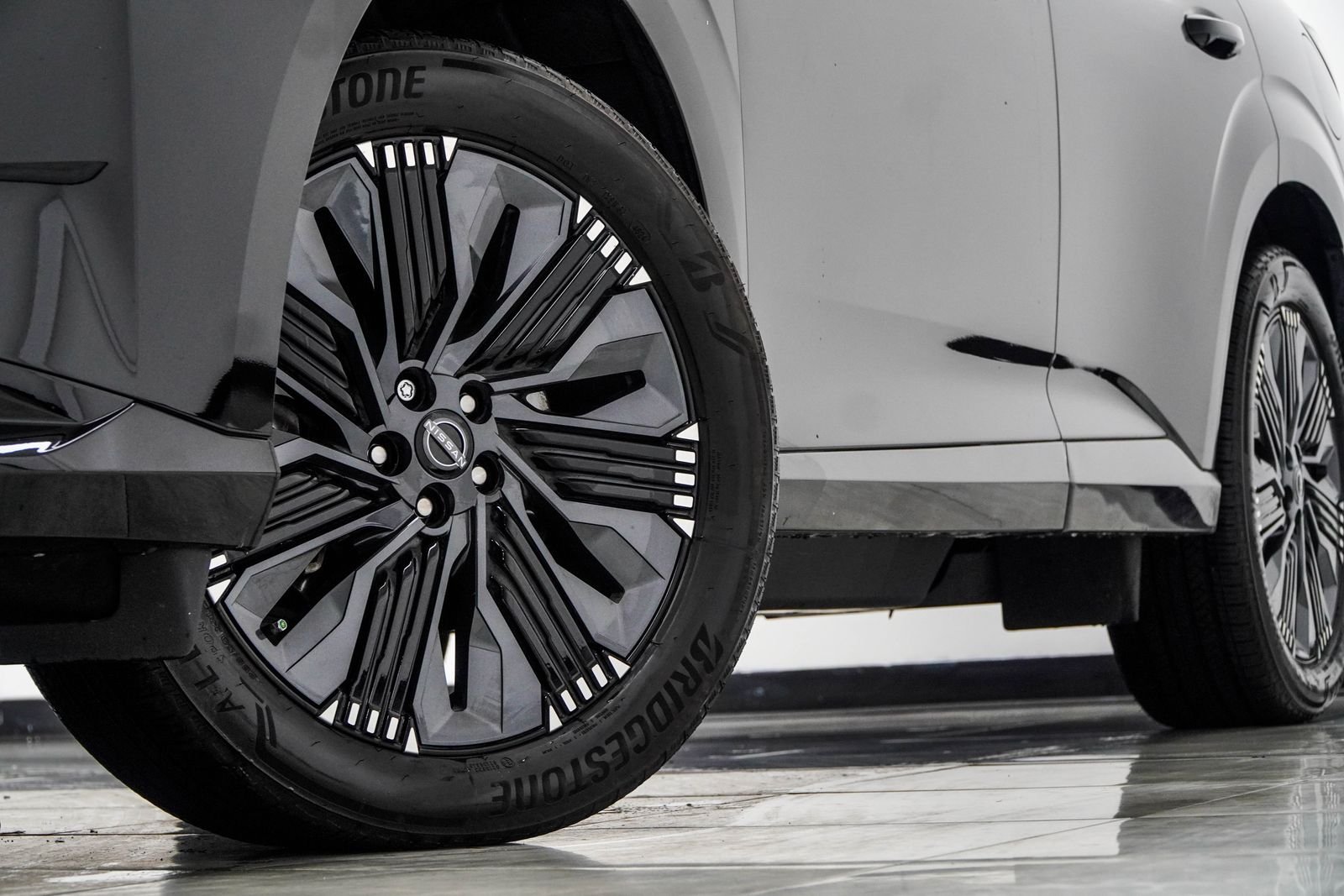 Used 2025 Black Nissan Platinum image 3