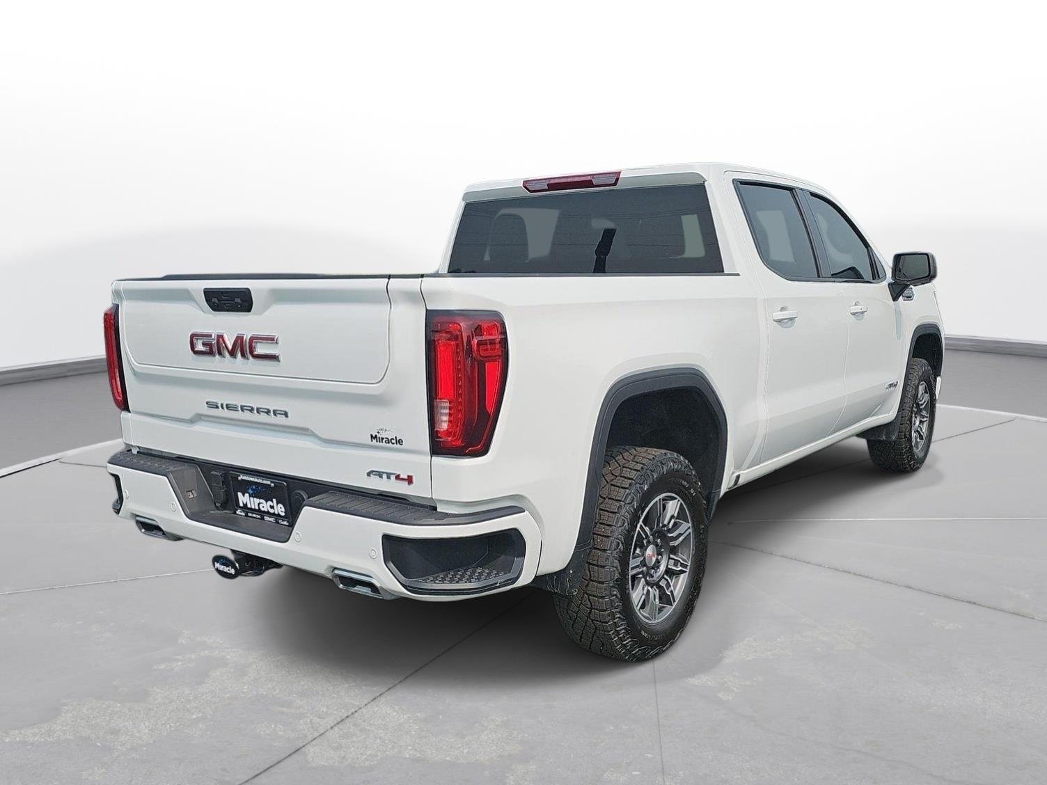 Used 2025 Summit White GMC AT4 image 6