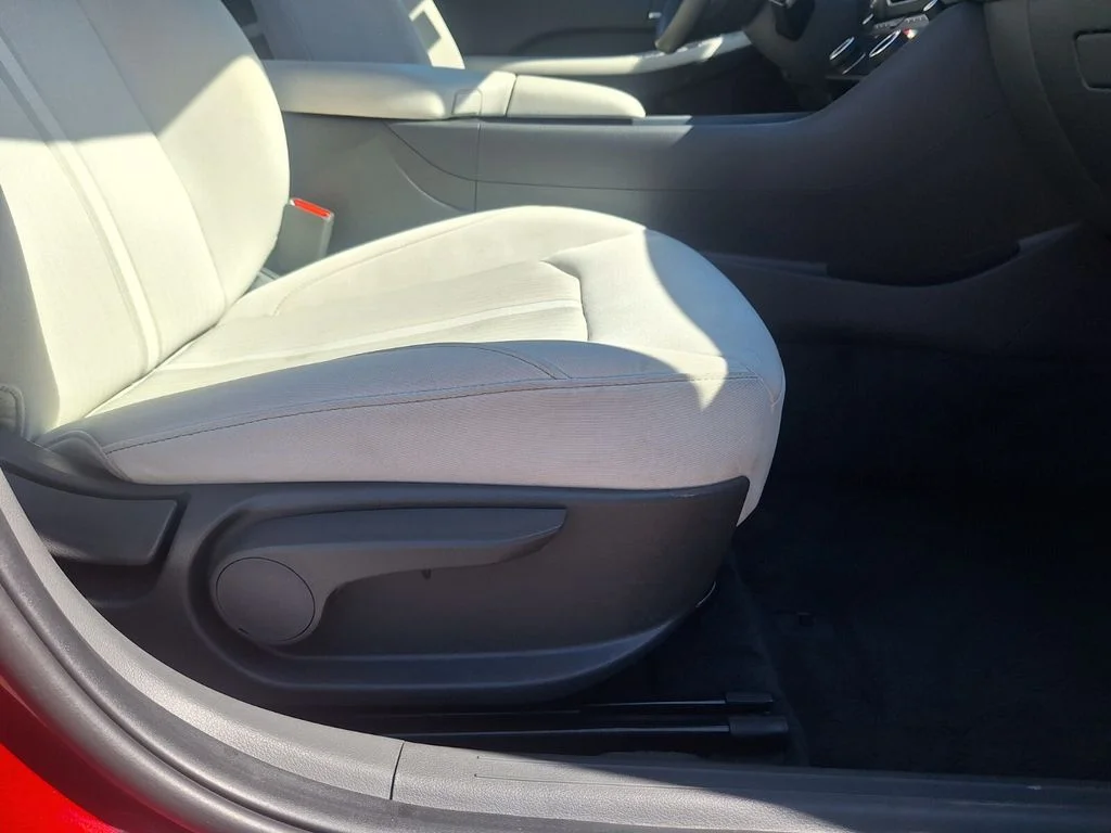 Used 2025 Red Hyundai SEL image 29