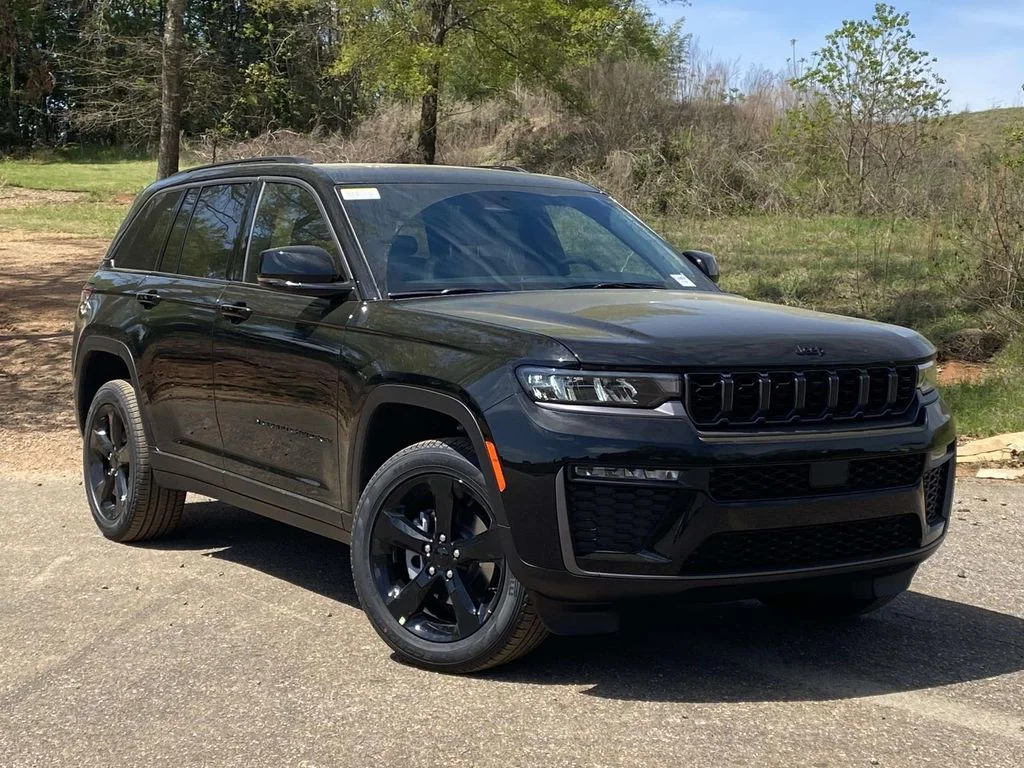 New 2026 Diamond Black Crystal Pearl-Coat Exterior Paint Jeep Limited image 32