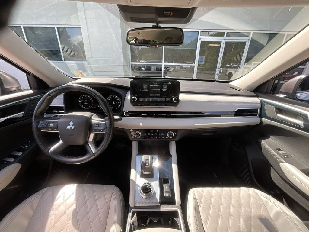Used 2022 Silver Mitsubishi SEL image 18