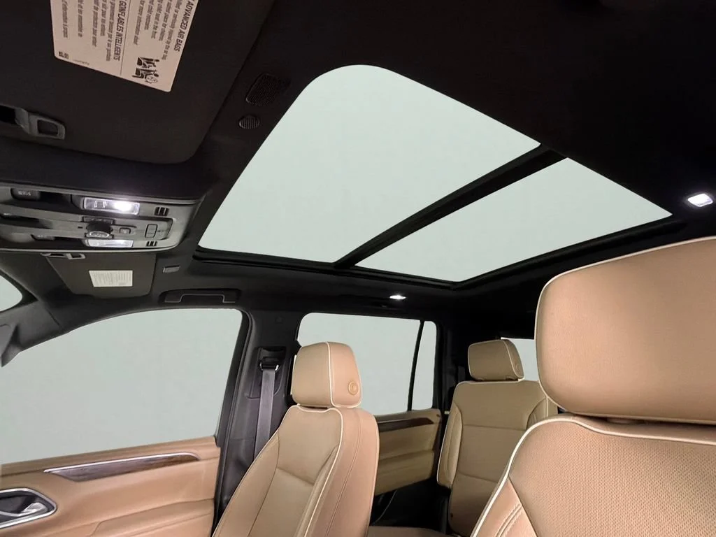 Used 2021 IRIDESCENT PEARL TRICOAT Chevrolet Premier image 26