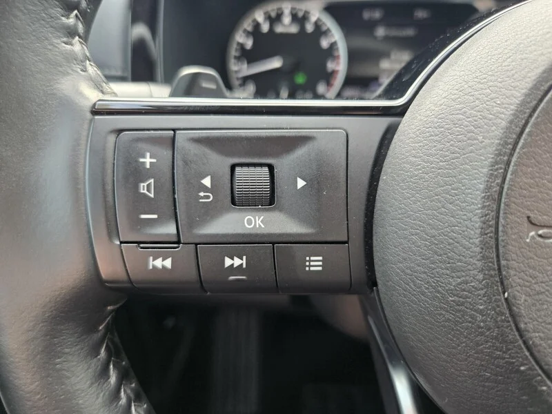 Used 2024 Scarlet NISSAN SL 4WD image 28