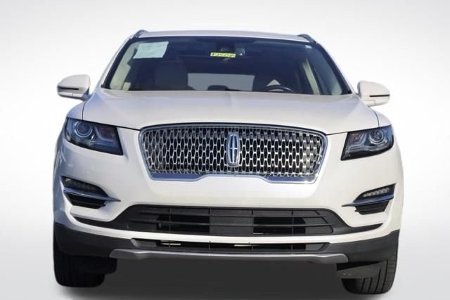 Used 2019 White Platinum Clearcoat Metallic Lincoln Reserve image 3
