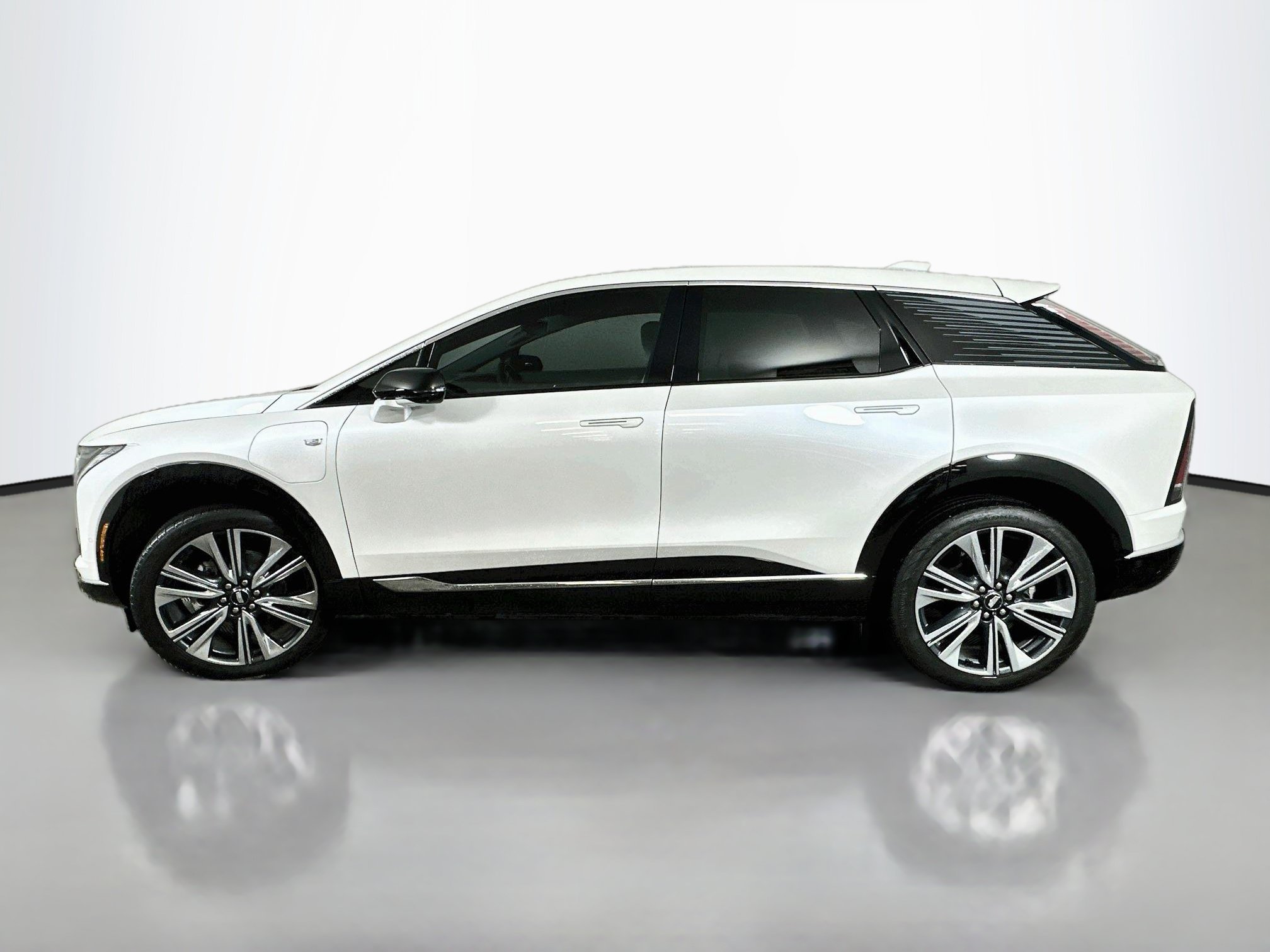 Used 2025 Crystal White Tricoat Cadillac Luxury image 4