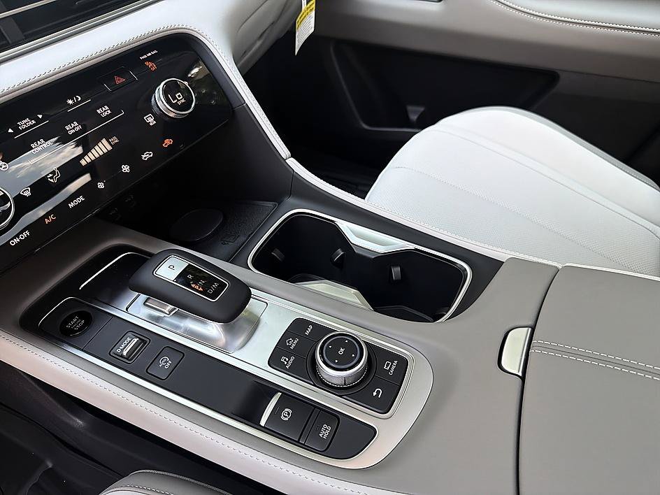 New 2027 Radiant White INFINITI PURE image 2