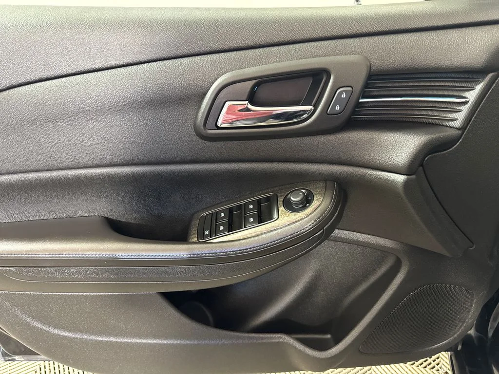 Used 2015 Black Granite Metallic Chevrolet LT image 17