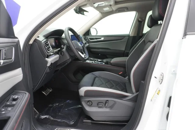New 2026 Opal White Pearl Volkswagen 2.0T Peak Edition image 17