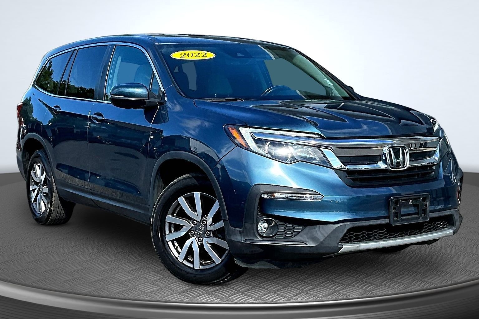 Used 2022  Honda EX-L image 2
