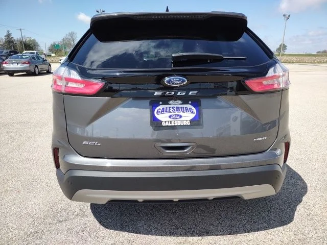Used 2024 Gray Metallic Ford SEL image 4