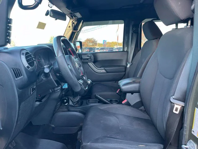 Used 2016  Jeep Unlimited Sport image 7