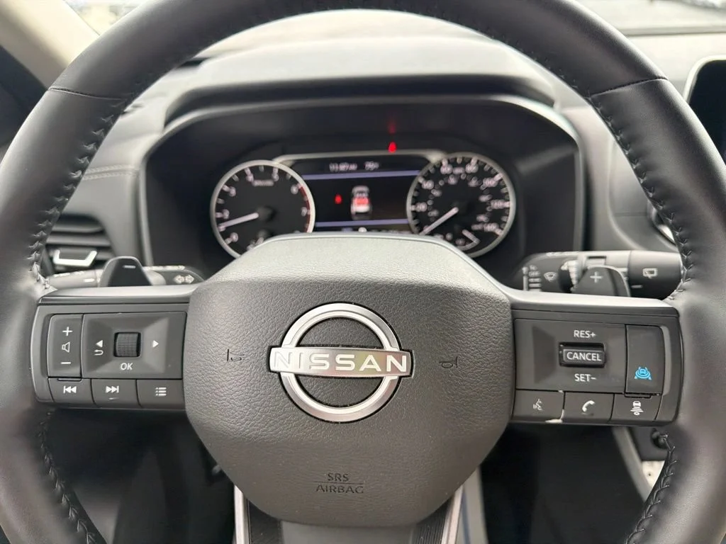 Used 2025 Kh3/super Blac Nissan SV image 19
