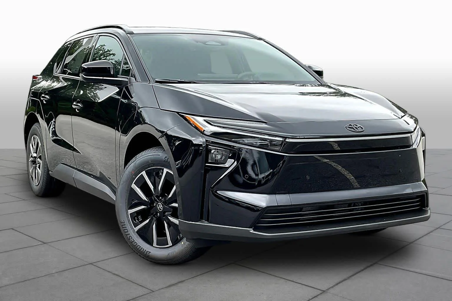 New 2026 Midnight Black Metallic Toyota XLE image 2