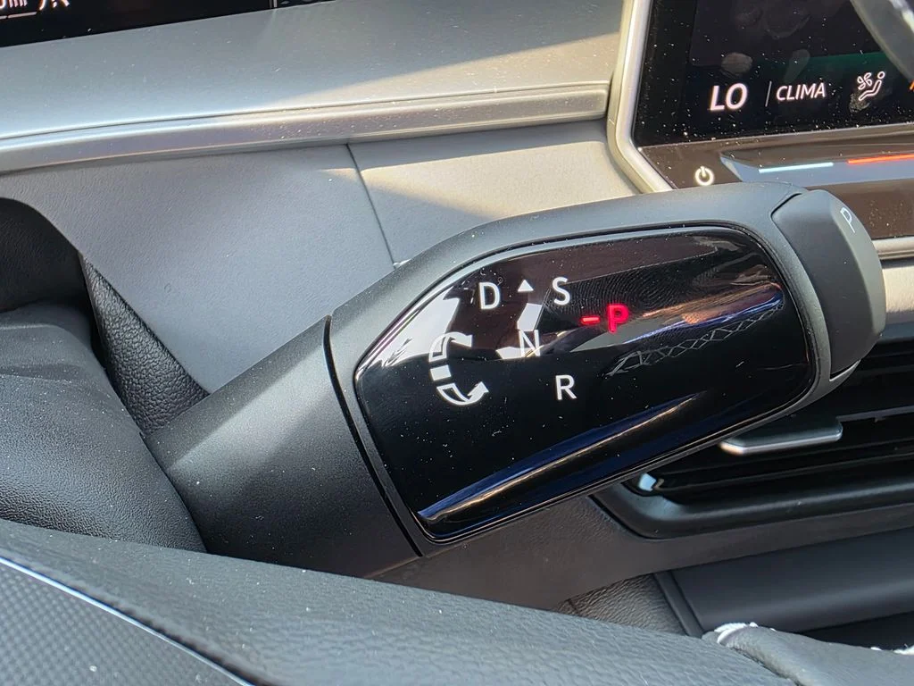 2026 Volkswagen Tiguan SE - Photo 22