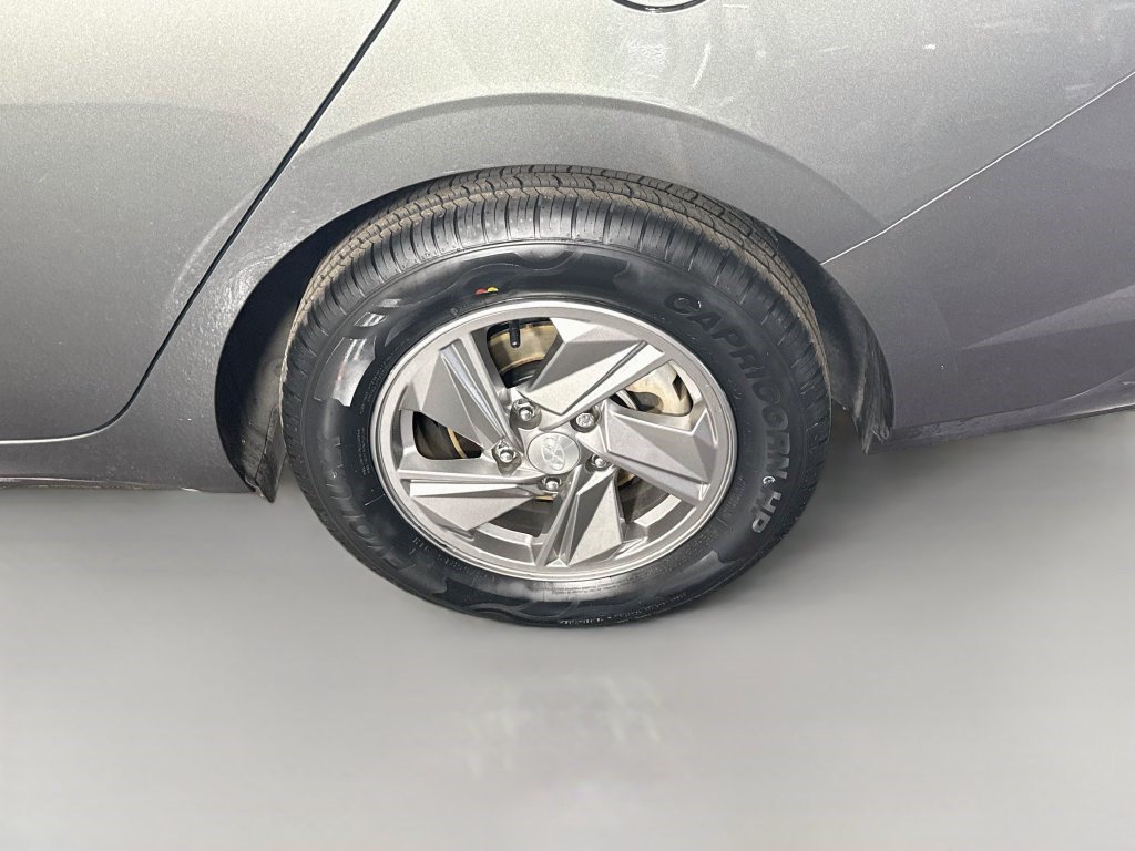 Used 2025 Amazon Gray Hyundai SE image 32