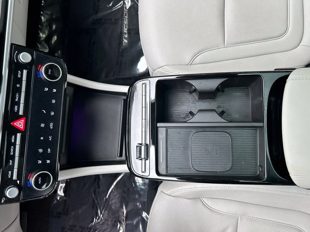 Used 2025 White Hyundai Limited image 18