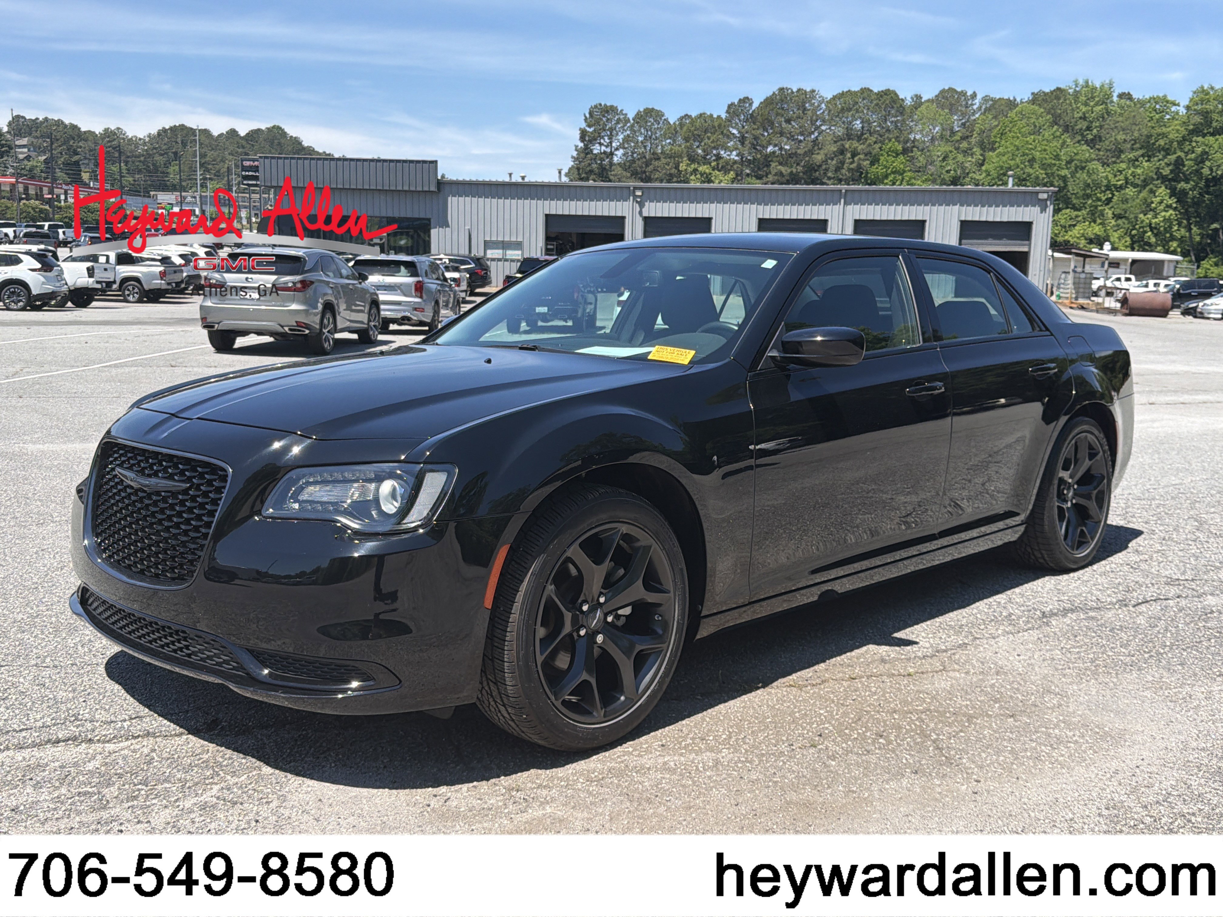 2022 Chrysler 300 Touring's photo