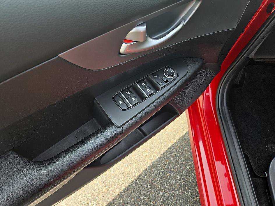 Used 2021 Currant Red Kia LXS image 10