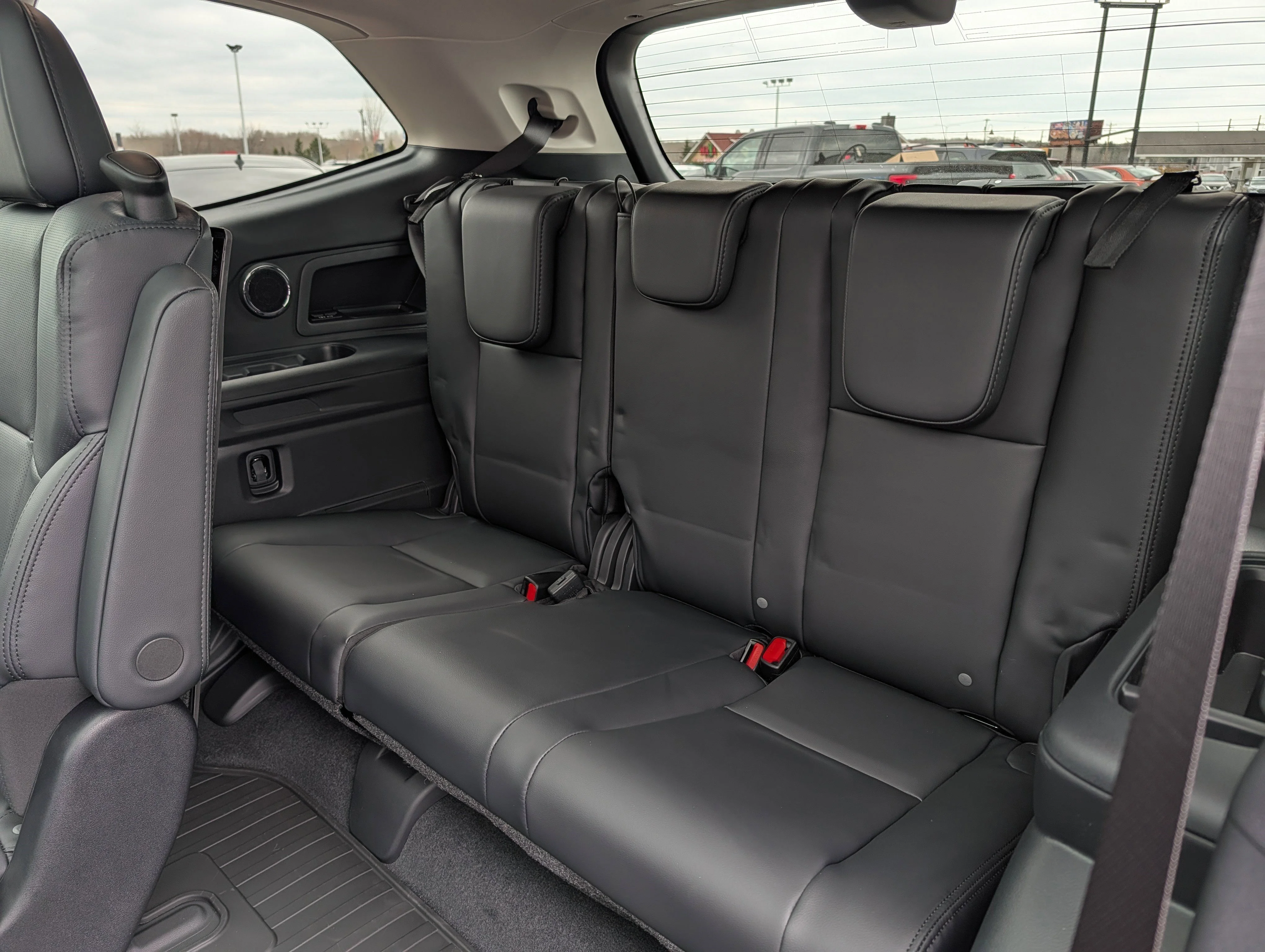 New 2026 CRYSTAL WHITE PEARL Subaru Touring 7-Passenger image 8