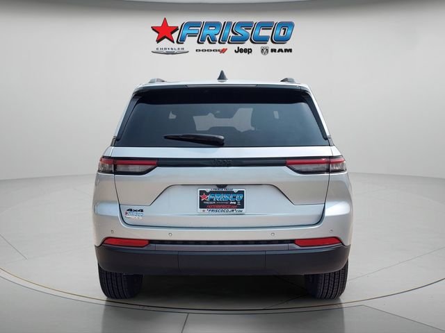 New 2026 Silver Zynith Exterior Paint Jeep Altitude image 6