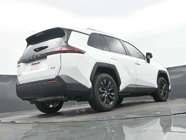 New 2026 Ice Cap Toyota XLE Premium image 25