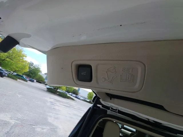 Used 2020 White Lincoln Reserve image 26