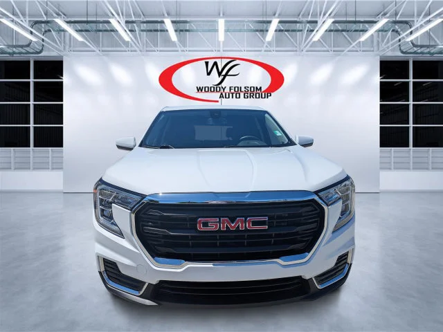 Used 2024 White GMC SLE image 9