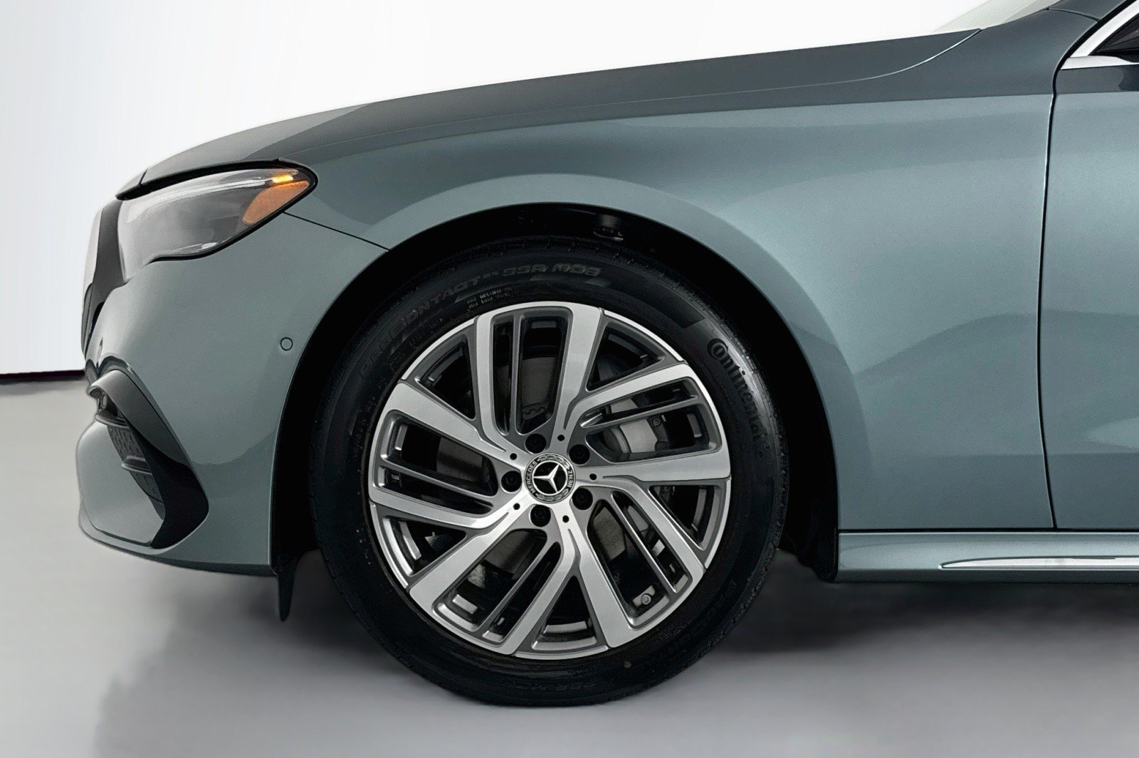 New 2026 Verde Silver Metallic Mercedes-Benz E 350 RWD Sedan image 9
