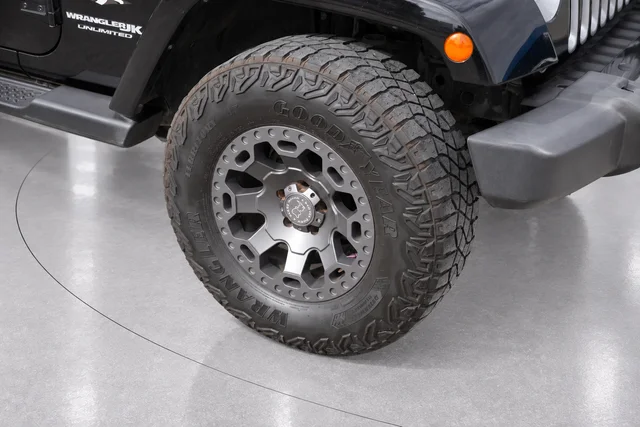 Used 2018 Black Jeep Unlimited Sahara image 9