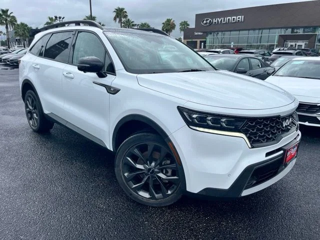 Used 2023 White Kia X-Line SX Prestige image 1