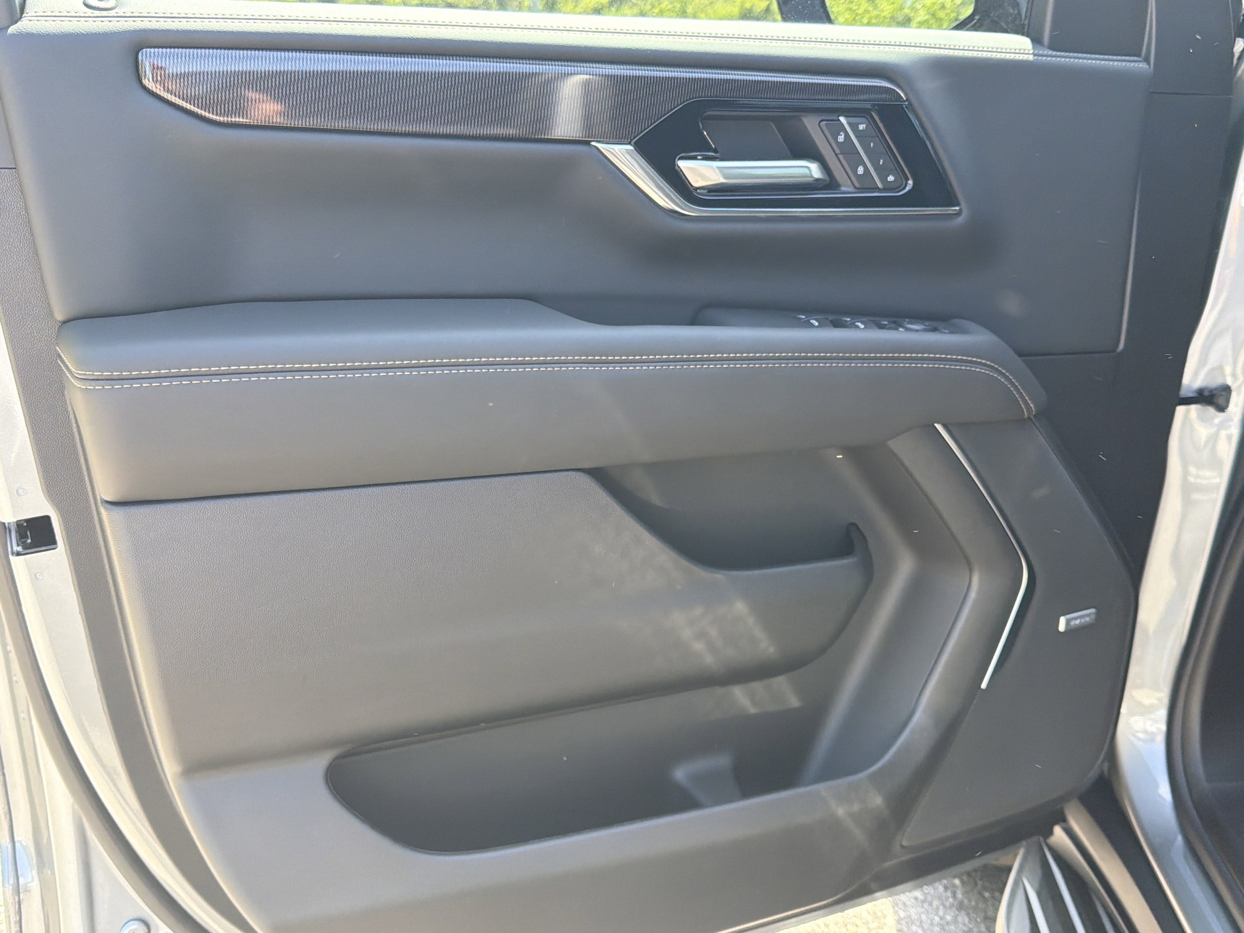 New 2026 Sterling Metallic GMC Elevation image 11