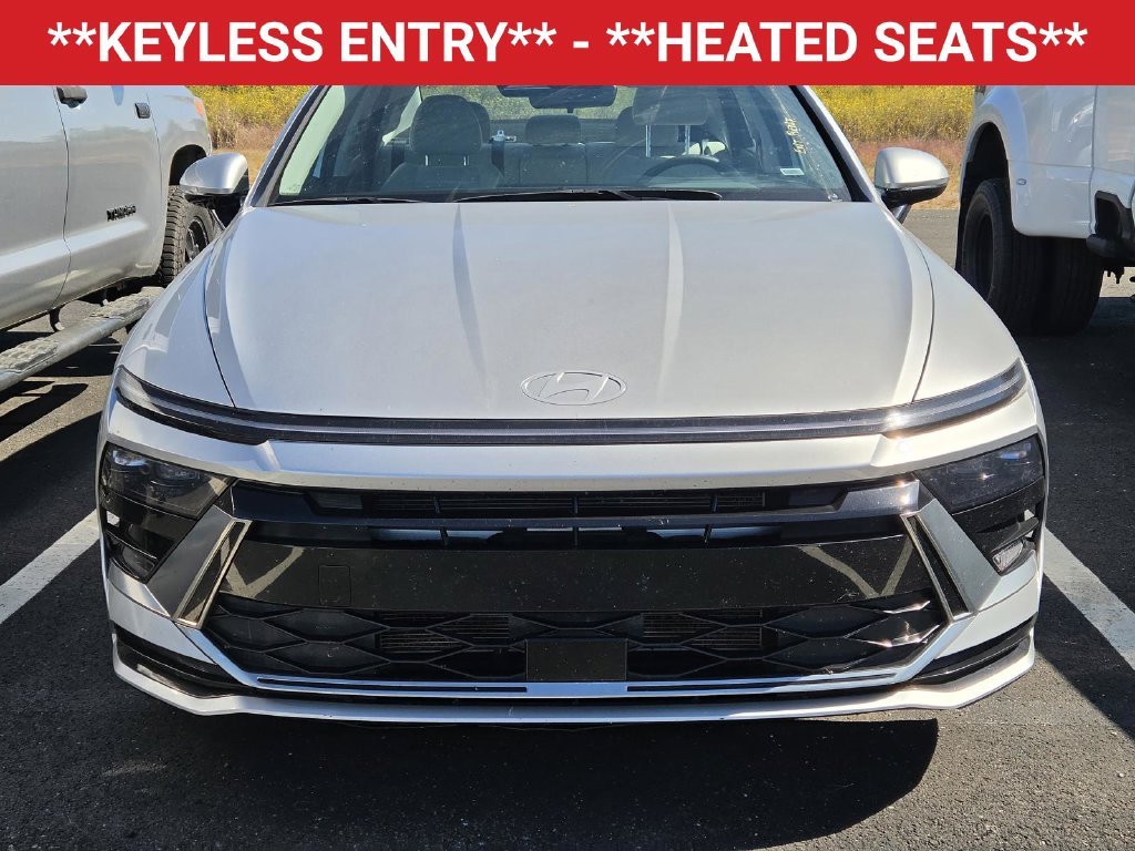 Used 2024 Silver Hyundai SEL image 2