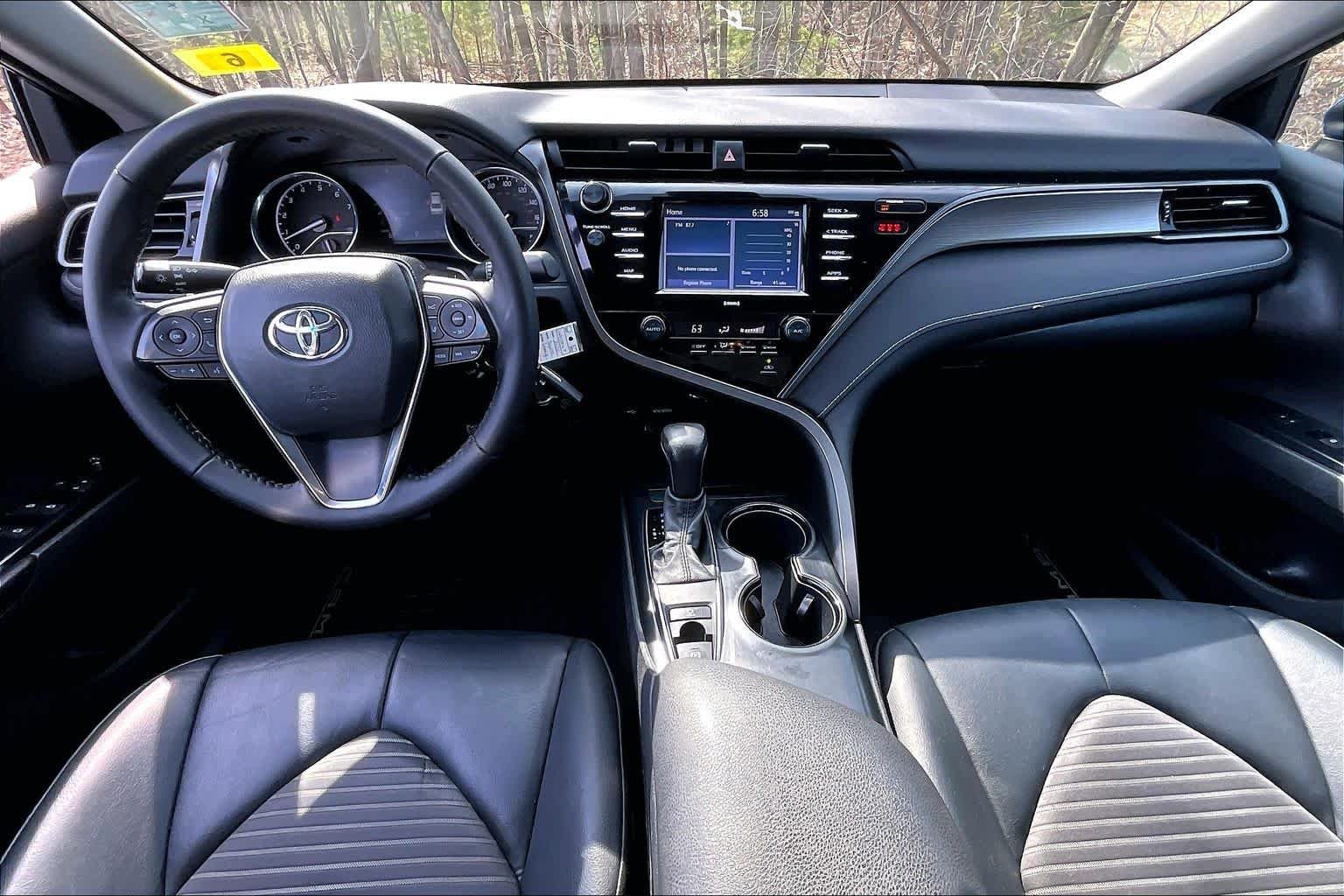 Used 2020 Blue Streak Metallic Toyota SE image 14