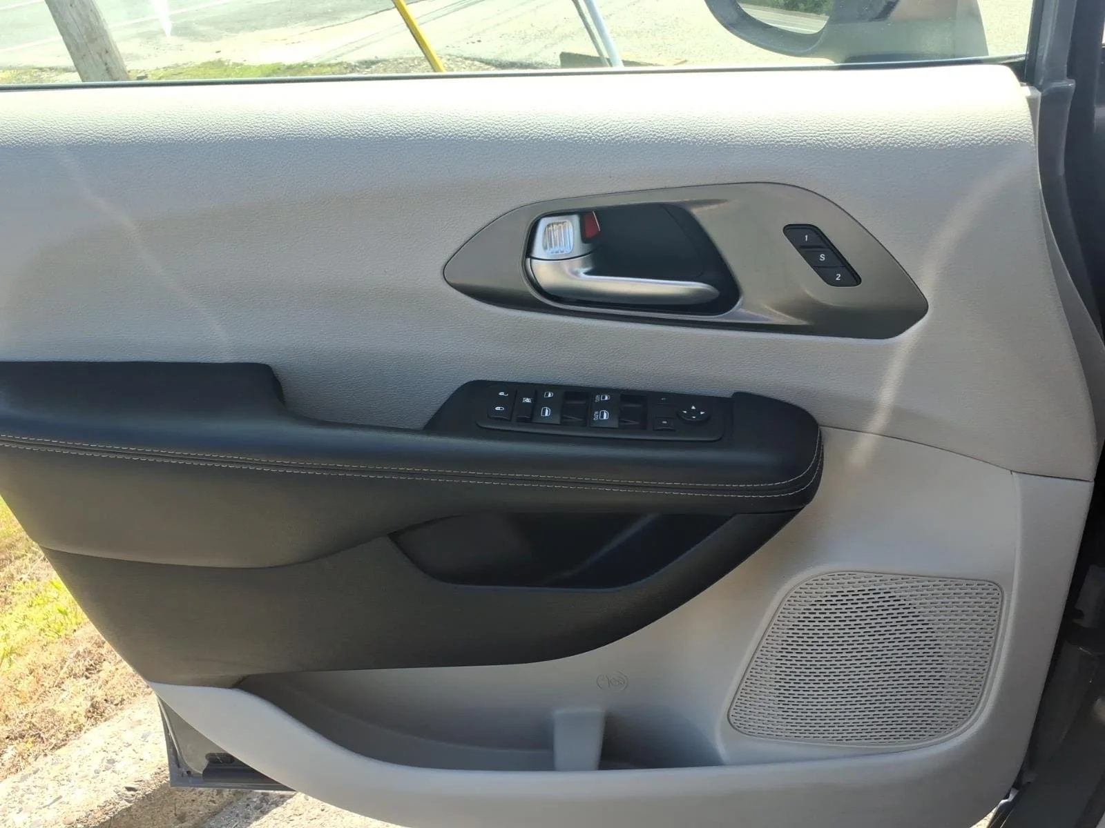 Used 2023 Gray Clearcoat Chrysler Touring L image 24