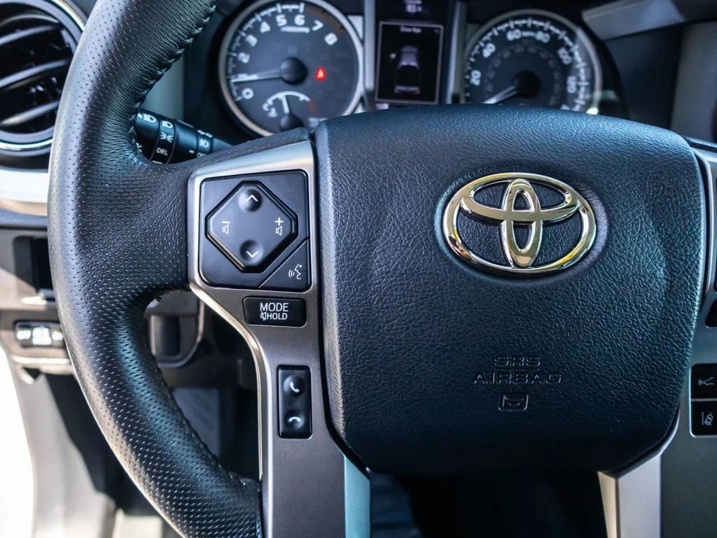 Used 2019 White Toyota SR5 image 39