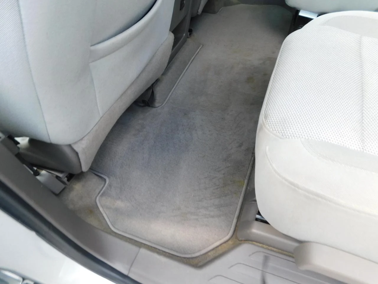 Used 2018 Silver Chevrolet FWD 4DR LT CLOTH W/1LT image 28