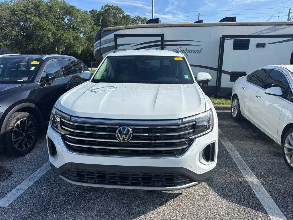 Used 2024  Volkswagen 2.0T SE w/Technology image 2