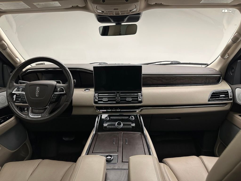 Used 2023 Pearl Metallic Lincoln Reserve image 13